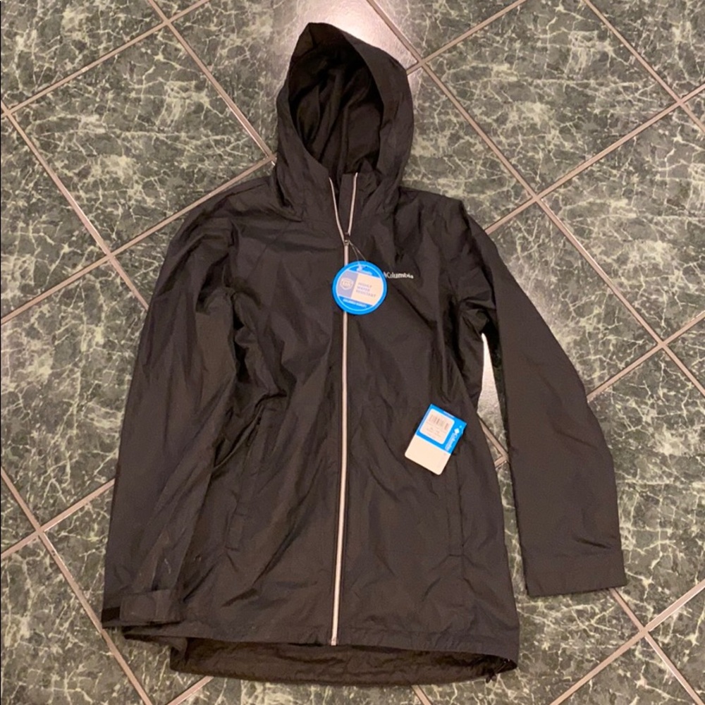 Columbia windbreaker water resistant